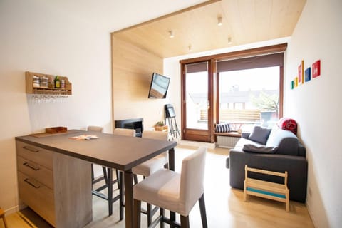 TV and multimedia, Living room, Seating area, Dining area, hair dresser