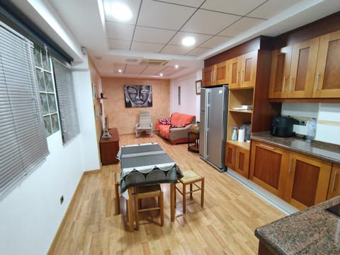 Kitchen or kitchenette, Seating area
