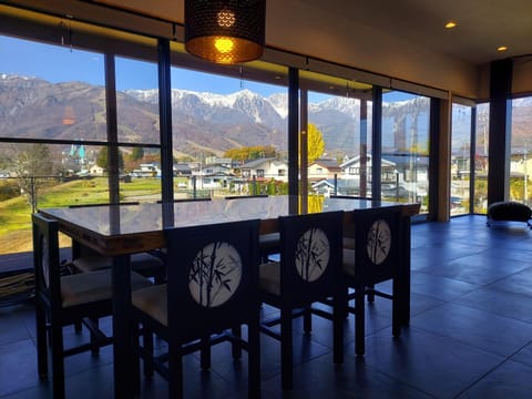 Day, Natural landscape, Seating area, Dining area, Mountain view