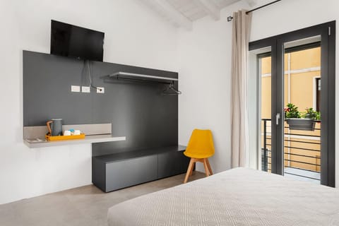 TV and multimedia, Coffee/tea facilities, Photo of the whole room, hair dresser