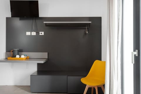 Coffee/tea facilities, hair dresser