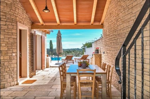 View (from property/room), Balcony/Terrace, Seating area, Dining area