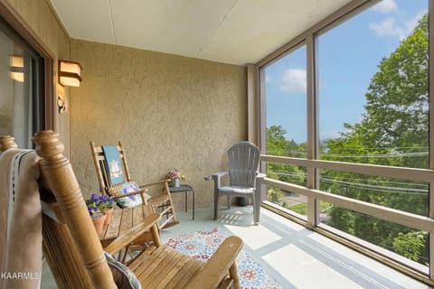 Misty Mountain by Beyond Expectations w Hot Tub House in Gatlinburg