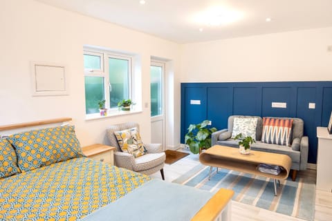 Living room, Photo of the whole room, Seating area, Bedroom