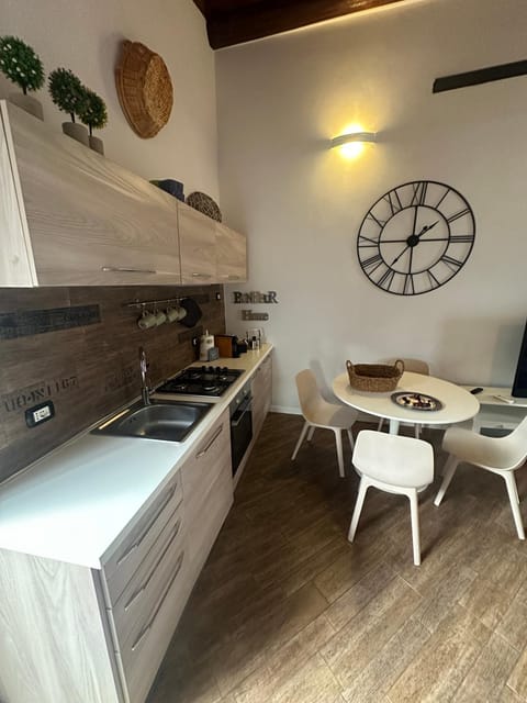 Kitchen or kitchenette, Dining area, pet friendly, stove