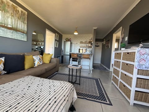 TV and multimedia, Lounge or bar, kitchen