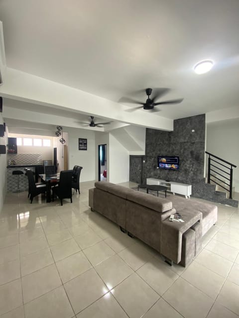 TV and multimedia, Living room, Seating area, air conditioner
