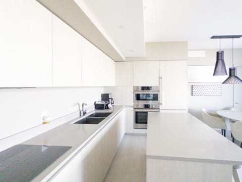 Luxury 3-bedroom with breathtaking view - One free valet parking Apartment in Hollywood Beach