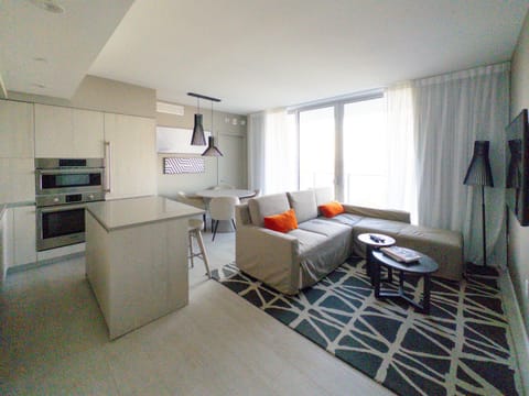 Luxury 3-bedroom with breathtaking view - One free valet parking Apartment in Hollywood Beach