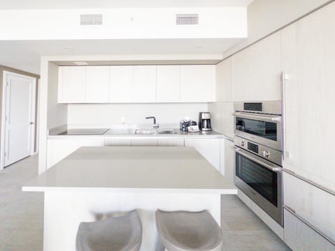 Luxury 3-bedroom with breathtaking view - One free valet parking Apartment in Hollywood Beach