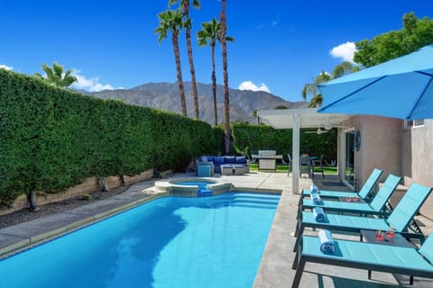 Garden, Hot Tub, View (from property/room), Seating area, Mountain view, Swimming pool, sunbed