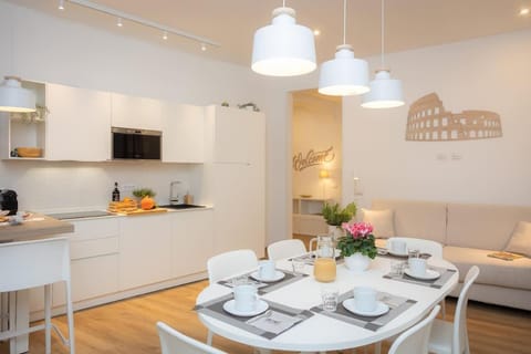 Kitchen or kitchenette, Living room, Seating area, Dining area, stove