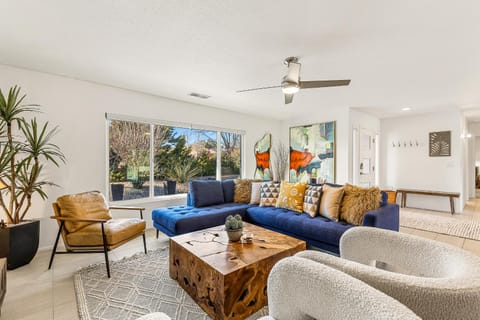 Living room, Seating area, fireplace