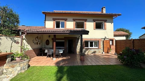 Property building, Patio, Garden