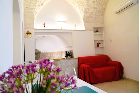 Kitchen or kitchenette, Living room, Seating area, Dining area, air conditioner