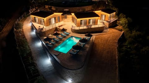 Night, Pool view