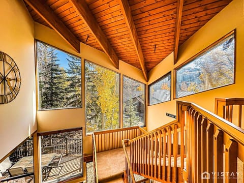 Pinnacle Peaks Lodge - Hot Tub, Sauna & Shuttle House in Park City