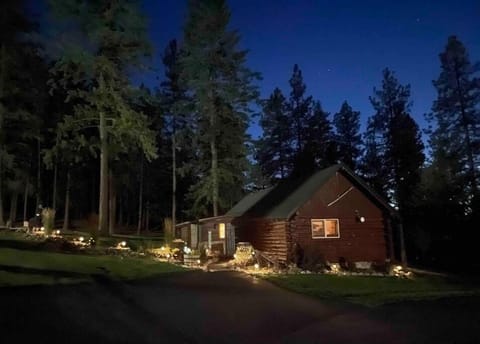 Little Cabin in the Woods. Cabin in Kootenai County
