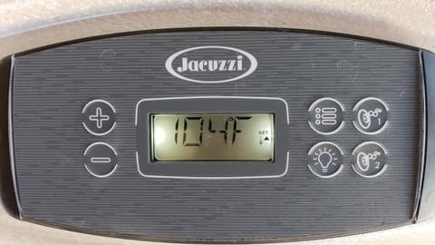 Hot Tub, Privacy, sleeps 11 & TONS of Space! House in Lubbock