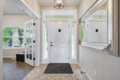 Family Fun! Gorgeous North Idaho Home w/Tesla Charge : Prairie Inn House in Post Falls