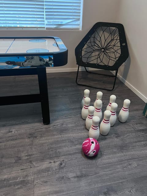 Family Fun! Gorgeous North Idaho Home w/Tesla Charge : Prairie Inn House in Post Falls