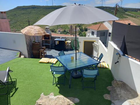 View (from property/room), Balcony/Terrace, sunbed