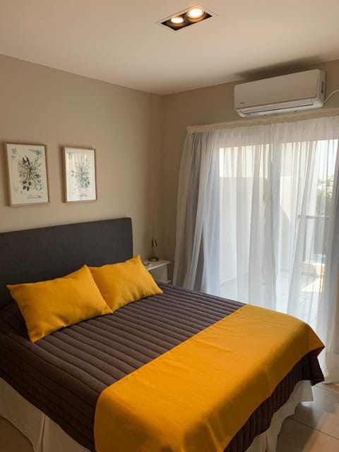 Bed, Photo of the whole room, Bedroom, air conditioner