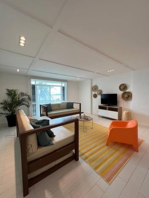 Game Room, Karaoke, TV and multimedia, Living room, Seating area