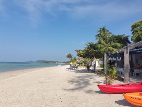 Restaurant/places to eat, Beach