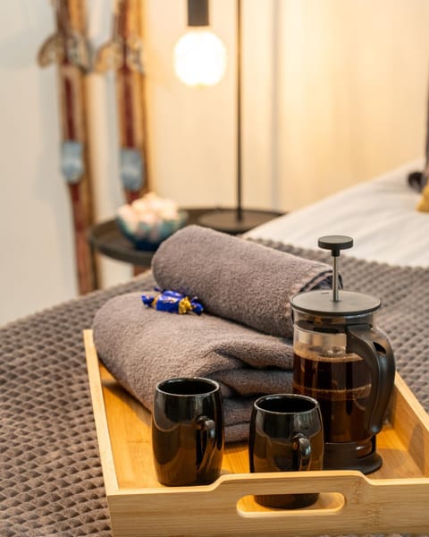 Bed, Coffee/tea facilities, Photo of the whole room, Bedroom, towels