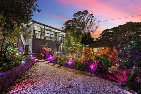 Property building, Spring, Day, Garden, Garden view
