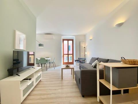 TV and multimedia, Living room, Seating area