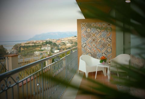 Nearby landmark, Spring, Natural landscape, Bird's eye view, Winter, Summer, Balcony/Terrace, Beach, Beach, Autumn, On site, City view, Landmark view, Mountain view, Sea view, Street view