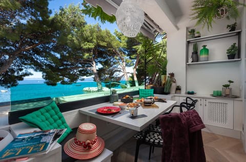Day, Natural landscape, View (from property/room), Balcony/Terrace, Seating area, Dining area, Sea view