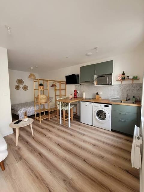 TV and multimedia, Kitchen or kitchenette, Dining area, minibar, stove
