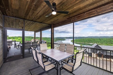 Serenity Shores Resort - Luxury Lakefront Lodge - Pools and Many Free Amenities House in Table Rock Lake