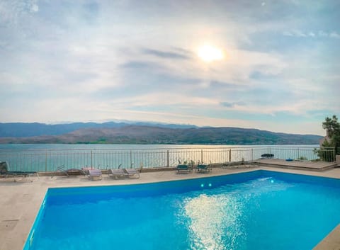 Pool view, Sea view, Swimming pool, Swimming pool, sunbed