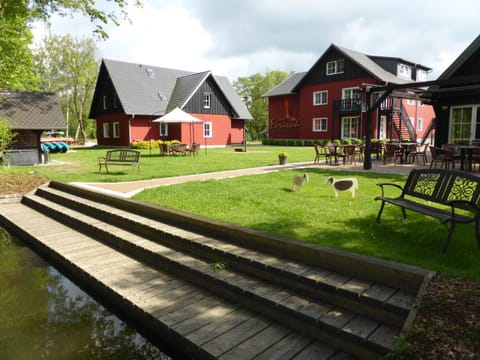 Patio, Restaurant/places to eat, Place of worship, Garden, Garden view