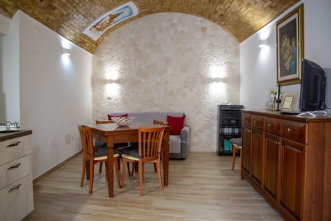 TV and multimedia, Kitchen or kitchenette, Living room, Seating area, Dining area, oven