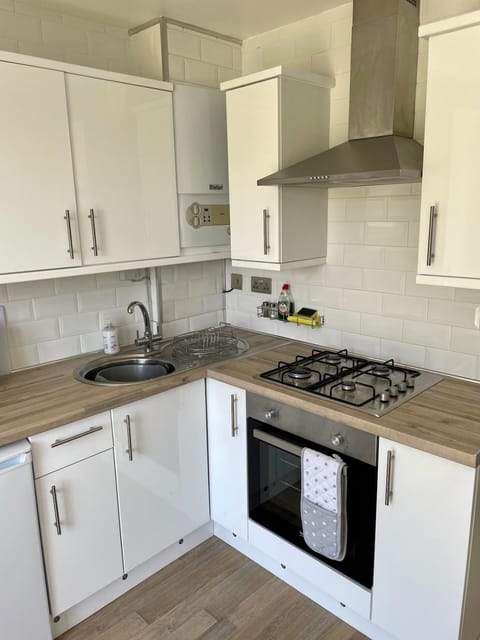 Kitchen or kitchenette, dishwasher, stove