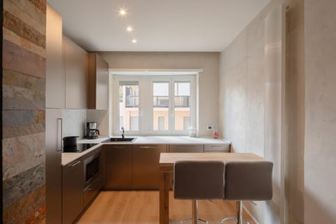 Kitchen or kitchenette, Seating area, Dining area