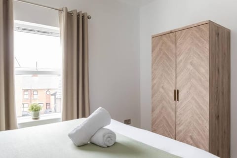 Top Floor, City Centre, Parking Apartment in Belfast