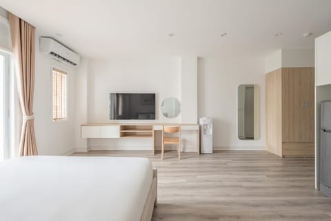 Bed, Living room, Photo of the whole room