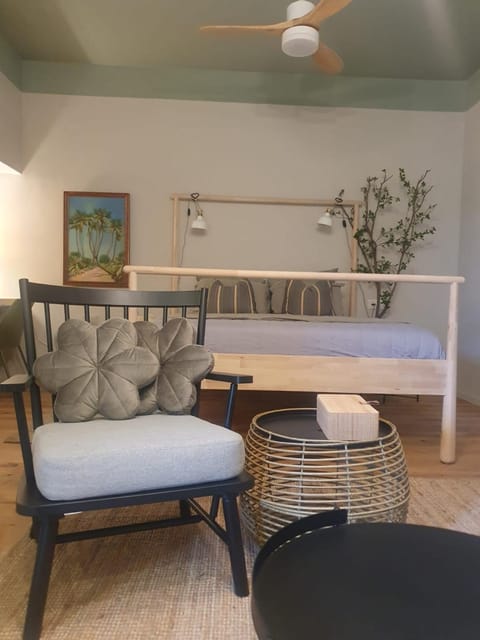 Bed, Bedroom, fireplace