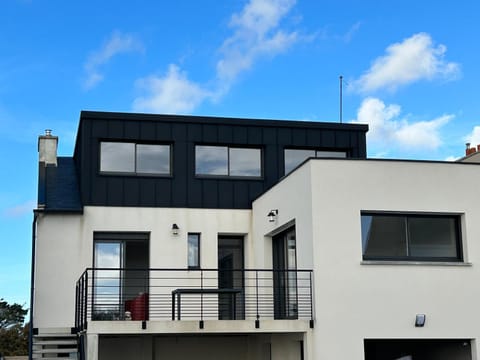 Property building, View (from property/room), Balcony/Terrace