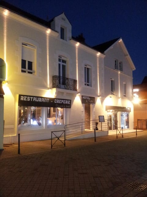 Facade/entrance, Night, Property logo or sign