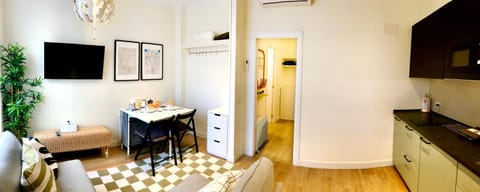 TV and multimedia, Living room, Seating area, Dining area, internet, kitchen, air conditioner