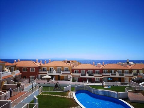 Property building, Sea view, Swimming pool