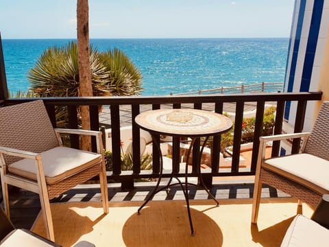 Balcony/Terrace, Seating area, Beach, Sea view