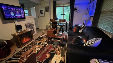 TV and multimedia, Living room, Evening entertainment